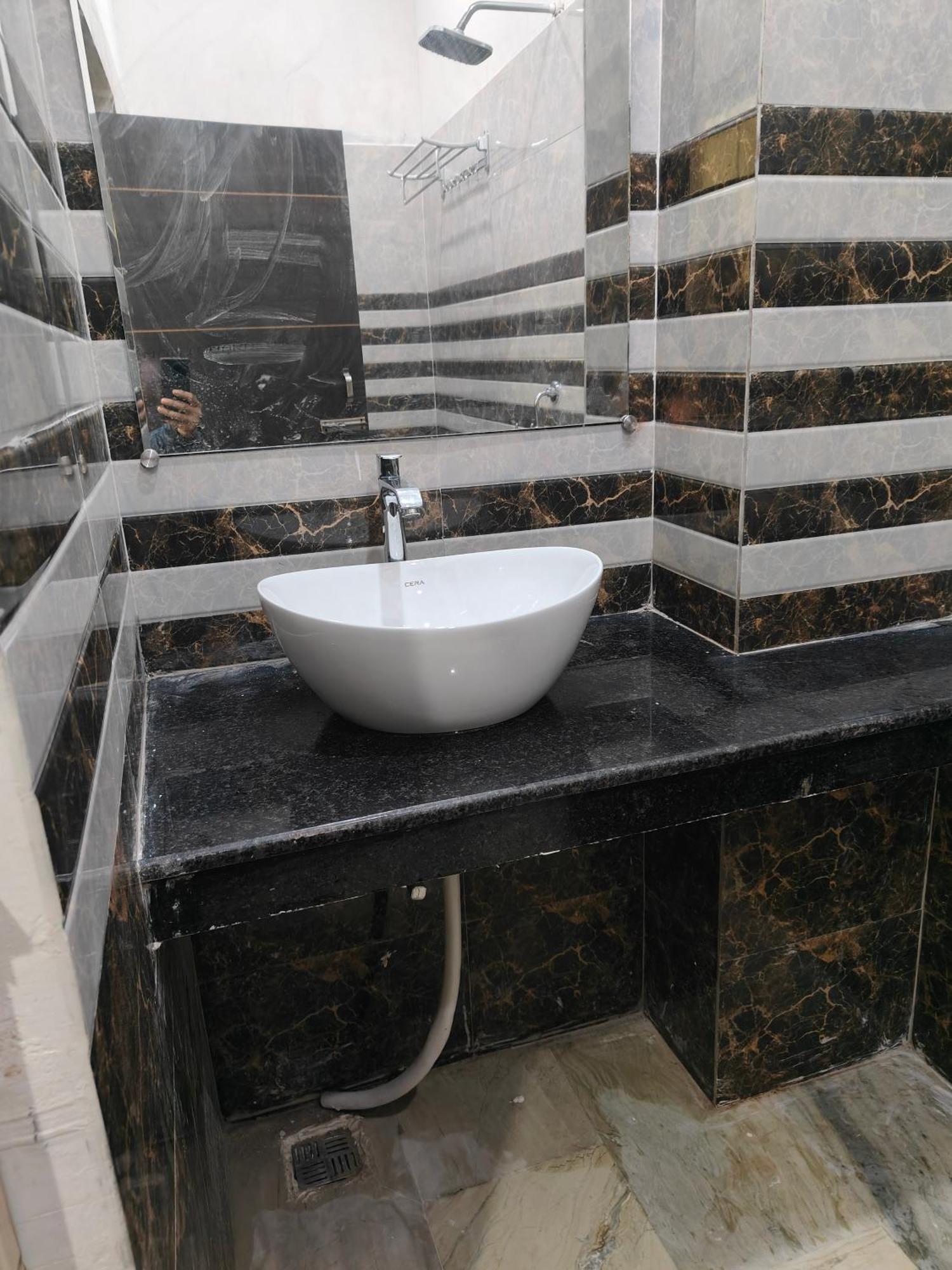 Sky Inn Paying Guest House 바라나시 외부 사진